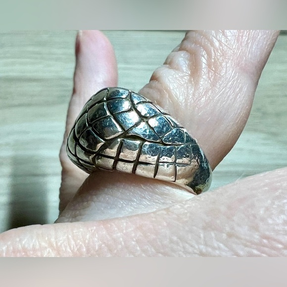 Vintage Modernist Sterling Silver Lattice Engraved Dome Ring, Size 5.75, 10g - Picture 10 of 11